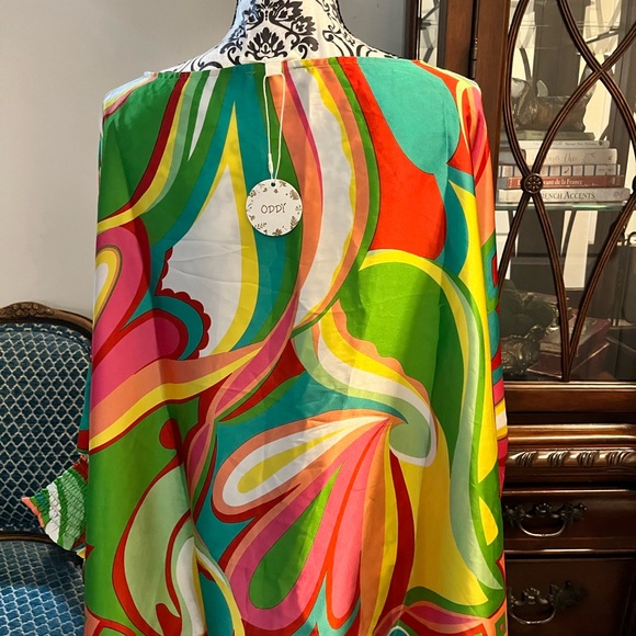 NWT retro print poncho style blouse. - Picture 4 of 6